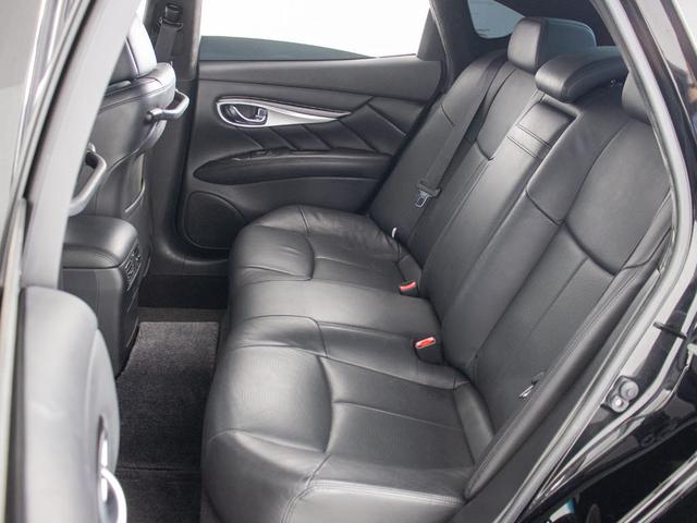 フーガハイブリッド ベースグレード　（禁煙車）（後期型）（ＢＯＳＥサウンド）（アラウンドビュー）（インテリジェントクルーズ）（エマージェンシーブレーキ）（黒本革）（シートヒーター）（エアシート）（助手席オットマン）（ＨＤＤマルチナビ）（27枚目）