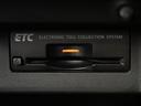 コンソール内一体型のビルトインETC装備!見た目の部分も良いですが、ETCカードの盗難防止になる設置箇所です!料金所の渋滞回避!時間帯・日によって料金の軽減を受けられます!ストレス知らずのドライブ!