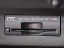 コンソール内一体型のビルトインETC装備!見た目の部分も良いですが、ETCカードの盗難防止になる設置箇所です!料金所の渋滞回避!時間帯・日によって料金の軽減を受けられます!ストレス知らずのドライブ!