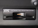 コンソール内一体型のビルトインETC装備!見た目の部分も良いですが、ETCカードの盗難防止になる設置箇所です!料金所の渋滞回避!時間帯・日によって料金の軽減を受けられます!ストレス知らずのドライブ!