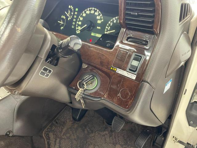 ハイエースワゴン スーパーカスタムリミテッド　トリプルムーンルーフ　パワーシート　電動カーテン　カロッツェリアフルセグナビ　電動スライドドア　ＡＣ１００Ｖ　バックカメラ　ＥＴＣ　前後ドラレコ　キーレス　１５インチアルミホイール　木目パネル（15枚目）
