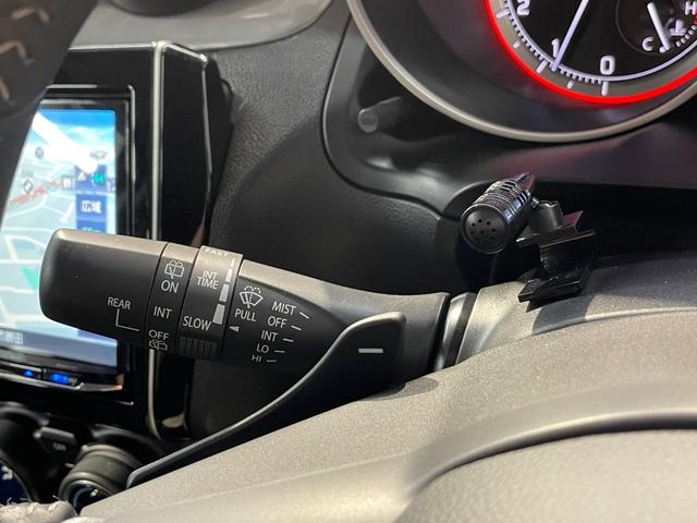スイフト ハイブリッドRS 8インチナビ 前後ドラレコ バックカメラ ETC 純正16インチアルミホイール スズキセーフティサポート 純正フロアマット パドルシフト クルーズコントロール サイドバイザー フューエルリッドカバー(14枚目)