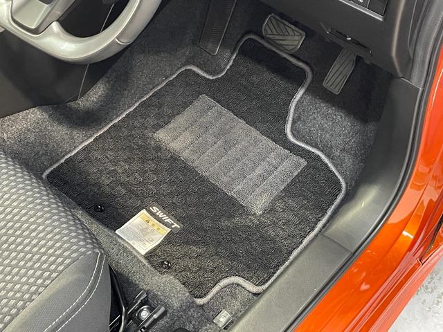 スイフト ハイブリッドRS 8インチナビ 前後ドラレコ バックカメラ ETC 純正16インチアルミホイール スズキセーフティサポート 純正フロアマット パドルシフト クルーズコントロール サイドバイザー フューエルリッドカバー(27枚目)