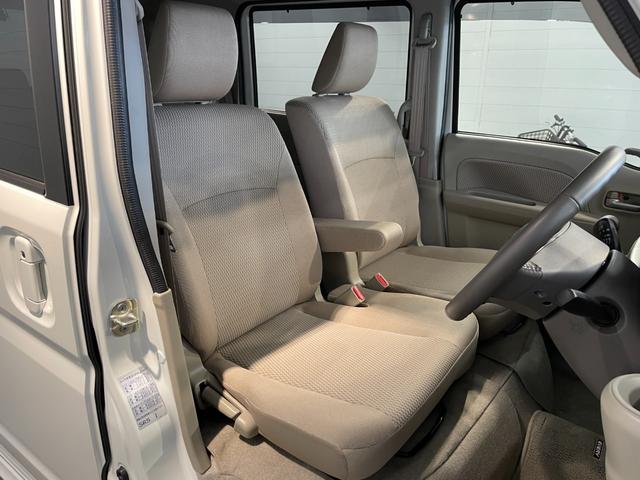エブリイワゴン ＰＺターボスペシャル　８インチナビ　バックカメラ　ＥＴＣ　デジタルミラー　両側パワースライド　オートステップ　シートヒーター　ＵＳＢソケット　キーフリー　Ｂｌｕｅｔｏｏｔｈ　地デジ　純正フロアマット　サイドバイザー（16枚目）