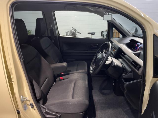 ワゴンR FX FX(4名) 試乗車 禁煙車 CDチューナー キーフリー オートエアコン シートヒーター プッシュスタート オートライト スズキセーフティ ラジオ(10枚目)