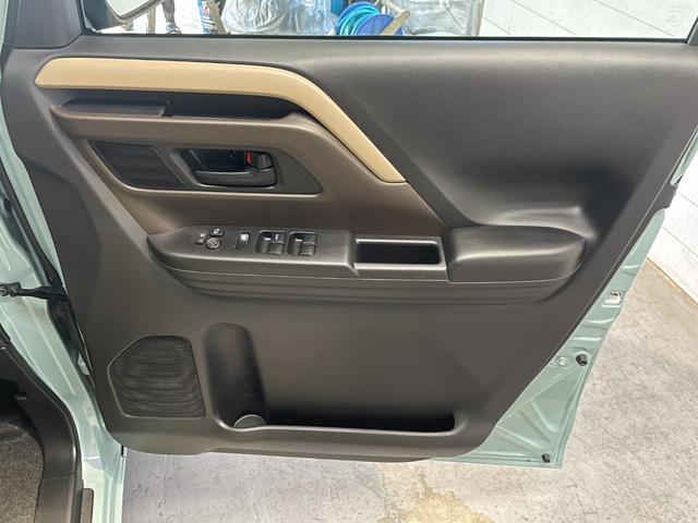 スペーシア ハイブリッドＧ　スズキセーフティー　プッシュスタート　キーフリー　オートエアコン　ステアリングリモコン　スライドドア　オートライト　レベライザー　禁煙車　高年式　試乗車（11枚目）