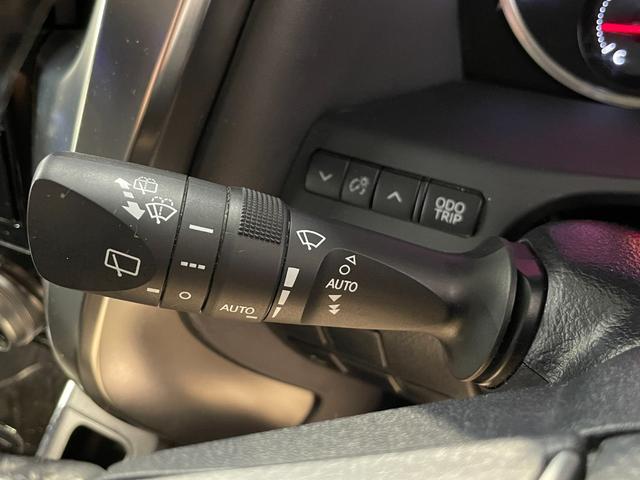 ヴェルファイア ２．５Ｚ　Ｇエディション　サンルーフアルパインナビ　フリップダウン　ＥＴＣ　バックカメラ　ドラレコ　シートヒーター　純正１８インチアルミホイール　革シート　　パワーバックドア　パワーシート　オットマン　ナノイー　ＡＣ１００Ｖ（14枚目）