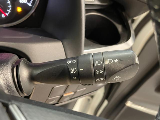 ヴェルファイア ２．５Ｚ　Ｇエディション　サンルーフアルパインナビ　フリップダウン　ＥＴＣ　バックカメラ　ドラレコ　シートヒーター　純正１８インチアルミホイール　革シート　　パワーバックドア　パワーシート　オットマン　ナノイー　ＡＣ１００Ｖ（15枚目）