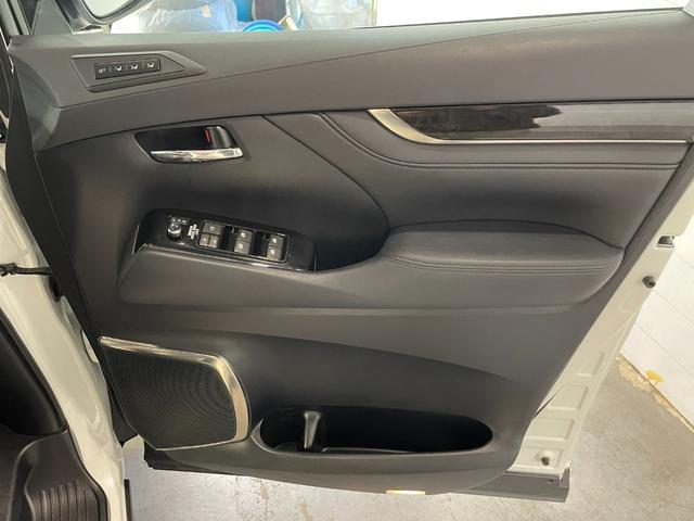 ヴェルファイア ２．５Ｚ　Ｇエディション　サンルーフアルパインナビ　フリップダウン　ＥＴＣ　バックカメラ　ドラレコ　シートヒーター　純正１８インチアルミホイール　革シート　　パワーバックドア　パワーシート　オットマン　ナノイー　ＡＣ１００Ｖ（16枚目）