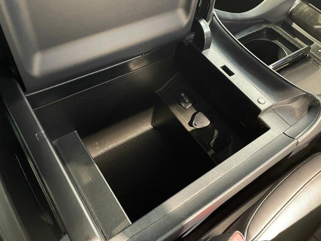 ヴェルファイア ２．５Ｚ　Ｇエディション　サンルーフアルパインナビ　フリップダウン　ＥＴＣ　バックカメラ　ドラレコ　シートヒーター　純正１８インチアルミホイール　革シート　　パワーバックドア　パワーシート　オットマン　ナノイー　ＡＣ１００Ｖ（26枚目）