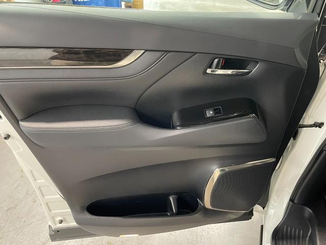 ヴェルファイア ２．５Ｚ　Ｇエディション　サンルーフアルパインナビ　フリップダウン　ＥＴＣ　バックカメラ　ドラレコ　シートヒーター　純正１８インチアルミホイール　革シート　　パワーバックドア　パワーシート　オットマン　ナノイー　ＡＣ１００Ｖ（42枚目）