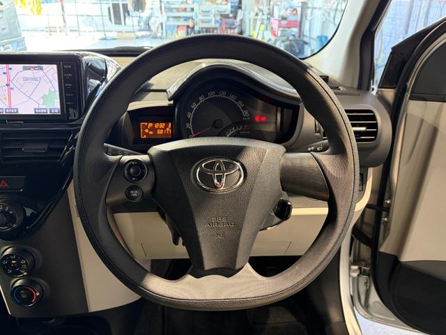 ｉＱ １００Ｘ　純正ナビ　Ｂｌｕｅｔｏｏｔｈ　パワステキーレス　電動格納ミラー　ＥＴＣ　パワーウインドウ　ステアリングリモコン（10枚目）