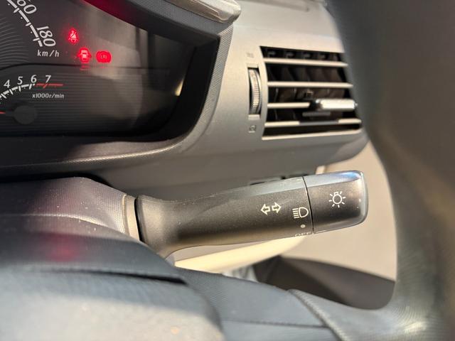 ｉＱ １００Ｘ　純正ナビ　Ｂｌｕｅｔｏｏｔｈ　パワステキーレス　電動格納ミラー　ＥＴＣ　パワーウインドウ　ステアリングリモコン（14枚目）