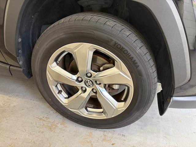 ＲＡＶ４ Ｇ　純正９インチナビ　前後ドラレコ　パワーゲート　ステアリングヒーター　シートヒーター　ＵＳＢソケット　パワーシート　オートハイビーム　純正１８インチアルミホイール　革シート　電動パーキング（50枚目）