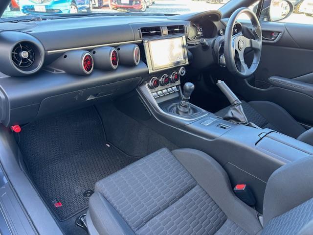 GR86 RC CUSCOクラッチ Defiメーター TOMEIシフトノブ GRエアロスタビライジングカバー momoステアリング WorksBellクイックリリース・SRDKit ナビTV バックカメラ ETC(11枚目)