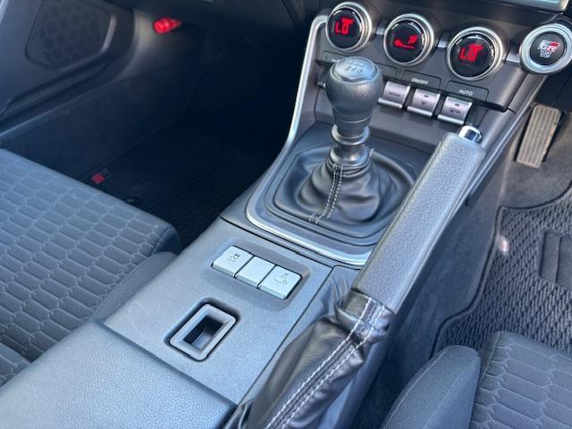 GR86 RC CUSCOクラッチ Defiメーター TOMEIシフトノブ GRエアロスタビライジングカバー momoステアリング WorksBellクイックリリース・SRDKit ナビTV バックカメラ ETC(15枚目)