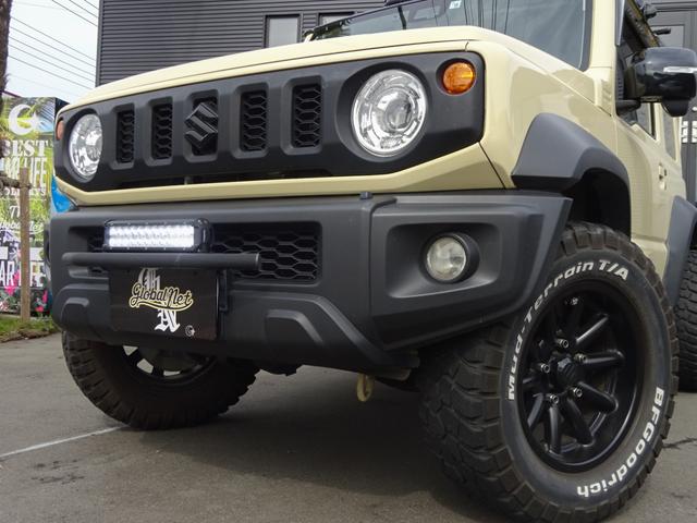 JC 1オーナー・MT車・4WD・リフトアップ・BFホワイトレタータイヤ・2トーンカラー・ルーフキャリア・LEDライト・安全装備・SDナビ・TV・BT音楽・ETC・シートヒータ・USB・LEDヘッド/フォグ(2枚目)