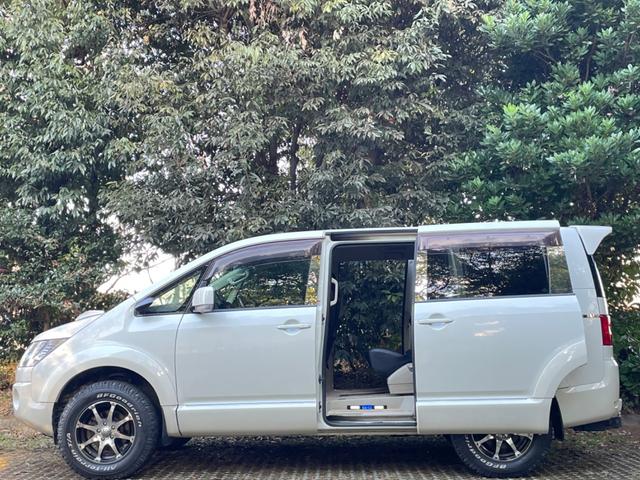 G パワーパッケージ 1オーナー・4WD・両側パワスラ・MKW16インチAW・BFホワイトレタータイヤ・ヘッドライトプロテクター・ボンネットデフレクター・ヒッチメンバー・ナビ・TV・Bカメラ・ETC・PDシフト・USB接続(5枚目)