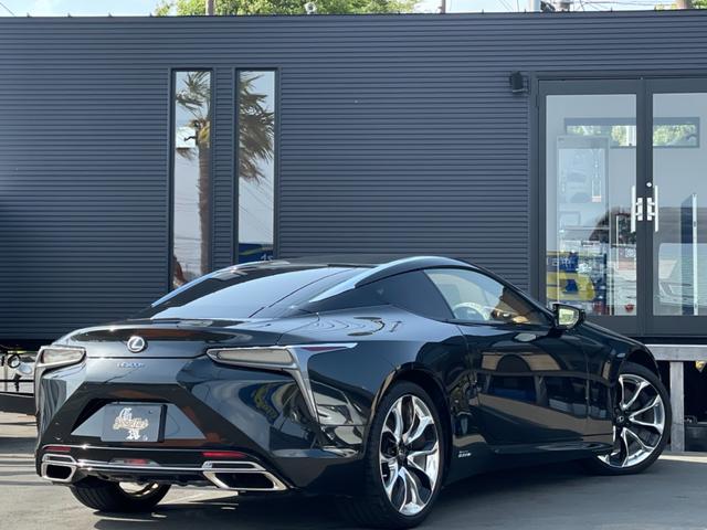 LC500h 1オーナー・ハイブリッド・アルカンターラ本革・OP21AW・カーボンルーフ・スピンドルグリル・3眼LEDヘッド・リアフォグ・大型SDナビ・地TV・Bカメラ・ETC2.0・安全装備・BSM・低走行(6枚目)