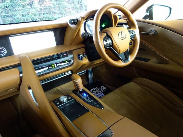 LC500h 1オーナー・ハイブリッド・アルカンターラ本革・OP21AW・カーボンルーフ・スピンドルグリル・3眼LEDヘッド・リアフォグ・大型SDナビ・地TV・Bカメラ・ETC2.0・安全装備・BSM・低走行(11枚目)