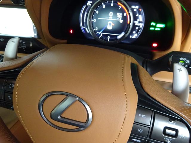 LC500h 1オーナー・ハイブリッド・アルカンターラ本革・OP21AW・カーボンルーフ・スピンドルグリル・3眼LEDヘッド・リアフォグ・大型SDナビ・地TV・Bカメラ・ETC2.0・安全装備・BSM・低走行(17枚目)