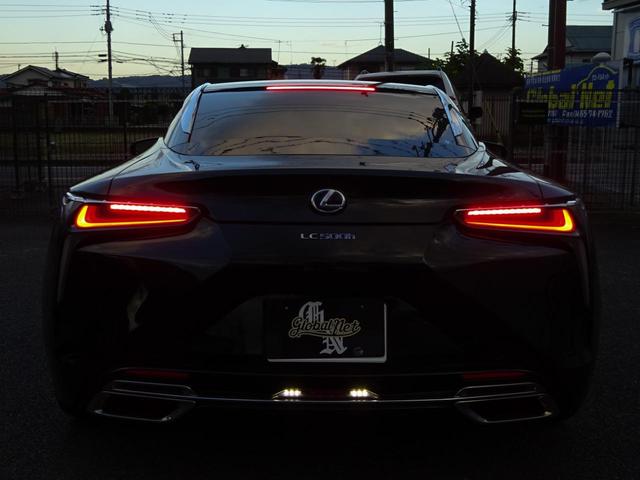 LC500h 1オーナー・ハイブリッド・アルカンターラ本革・OP21AW・カーボンルーフ・スピンドルグリル・3眼LEDヘッド・リアフォグ・大型SDナビ・地TV・Bカメラ・ETC2.0・安全装備・BSM・低走行(28枚目)