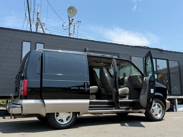 シボレーアストロ ＬＳ■ディーラー車■２ＷＤ■フルオリジナル■８人乗り　■左ハンドル■カロッツェリアナビ／モニター■バックカメラ■ＥＴＣ■純正１５インチアルミ■ホワイトレタータイヤ■Ｂｌｕｅｔｏｏｔｈ■ＤＶＤ■ＴＶ■色替え（4枚目）