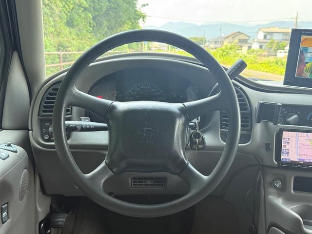 シボレーアストロ ＬＳ■ディーラー車■２ＷＤ■フルオリジナル■８人乗り　■左ハンドル■カロッツェリアナビ／モニター■バックカメラ■ＥＴＣ■純正１５インチアルミ■ホワイトレタータイヤ■Ｂｌｕｅｔｏｏｔｈ■ＤＶＤ■ＴＶ■色替え（12枚目）