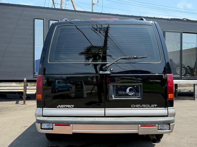 シボレーアストロ ＬＳ■ディーラー車■２ＷＤ■フルオリジナル■８人乗り　■左ハンドル■カロッツェリアナビ／モニター■バックカメラ■ＥＴＣ■純正１５インチアルミ■ホワイトレタータイヤ■Ｂｌｕｅｔｏｏｔｈ■ＤＶＤ■ＴＶ■色替え（24枚目）