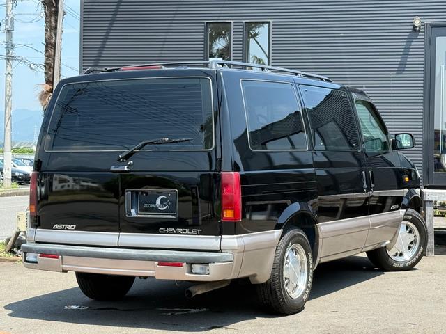 シボレーアストロ ＬＳ■ディーラー車■２ＷＤ■フルオリジナル■８人乗り　■左ハンドル■カロッツェリアナビ／モニター■バックカメラ■ＥＴＣ■純正１５インチアルミ■ホワイトレタータイヤ■Ｂｌｕｅｔｏｏｔｈ■ＤＶＤ■ＴＶ■色替え（27枚目）
