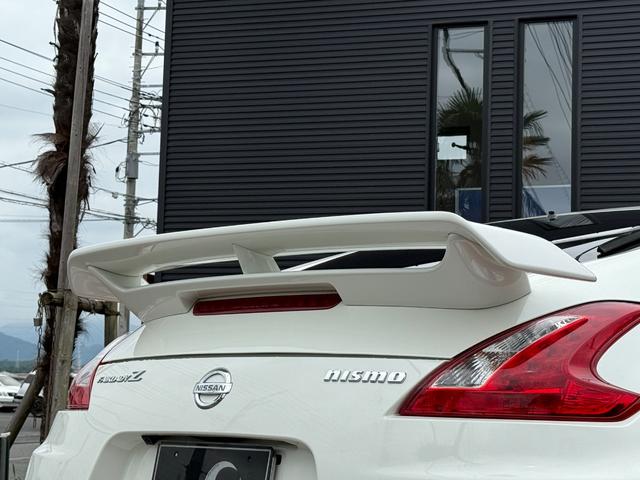 フェアレディＺ バージョンニスモ■ニスモフルエアロ■フル純正■純正１９ＡＷ　■メーカー純正ナビ■ハーフレザーシート■バックカメラ■ＴＶ■ＤＶＤ■ニスモ専用サス■ニスモ２本出しマフラー■パドルシフト■ＨＩＤライト■リアスポイラー■ＥＴＣ（8枚目）