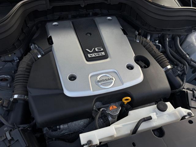 スカイラインクロスオーバー ３７０ＧＴタイプＰ■サンルーフ■アラウンドビューモニター■　３３０馬力■７速ＡＴ■ルーフレール■本革シート■メーカー純正ナビ■超高音エキゾテックジャパンマフラー■ＢＯＳＥサウンドシステム■シートヒーター■リア電動格納シート■ＥＴＣ■ブルートゥース／ＵＳＢ■（4枚目）