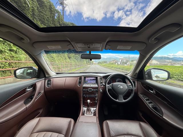 スカイラインクロスオーバー ３７０ＧＴタイプＰ■サンルーフ■アラウンドビューモニター■　３３０馬力■７速ＡＴ■ルーフレール■本革シート■メーカー純正ナビ■超高音エキゾテックジャパンマフラー■ＢＯＳＥサウンドシステム■シートヒーター■リア電動格納シート■ＥＴＣ■ブルートゥース／ＵＳＢ■（5枚目）