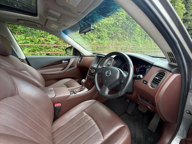 スカイラインクロスオーバー ３７０ＧＴタイプＰ■サンルーフ■アラウンドビューモニター■　３３０馬力■７速ＡＴ■ルーフレール■本革シート■メーカー純正ナビ■超高音エキゾテックジャパンマフラー■ＢＯＳＥサウンドシステム■シートヒーター■リア電動格納シート■ＥＴＣ■ブルートゥース／ＵＳＢ■（15枚目）