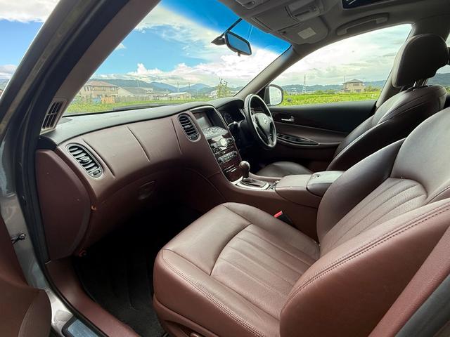 スカイラインクロスオーバー ３７０ＧＴタイプＰ■サンルーフ■アラウンドビューモニター■　３３０馬力■７速ＡＴ■ルーフレール■本革シート■メーカー純正ナビ■超高音エキゾテックジャパンマフラー■ＢＯＳＥサウンドシステム■シートヒーター■リア電動格納シート■ＥＴＣ■ブルートゥース／ＵＳＢ■（16枚目）