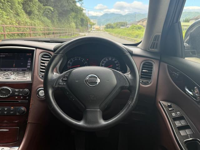 スカイラインクロスオーバー ３７０ＧＴタイプＰ■サンルーフ■アラウンドビューモニター■　３３０馬力■７速ＡＴ■ルーフレール■本革シート■メーカー純正ナビ■超高音エキゾテックジャパンマフラー■ＢＯＳＥサウンドシステム■シートヒーター■リア電動格納シート■ＥＴＣ■ブルートゥース／ＵＳＢ■（26枚目）