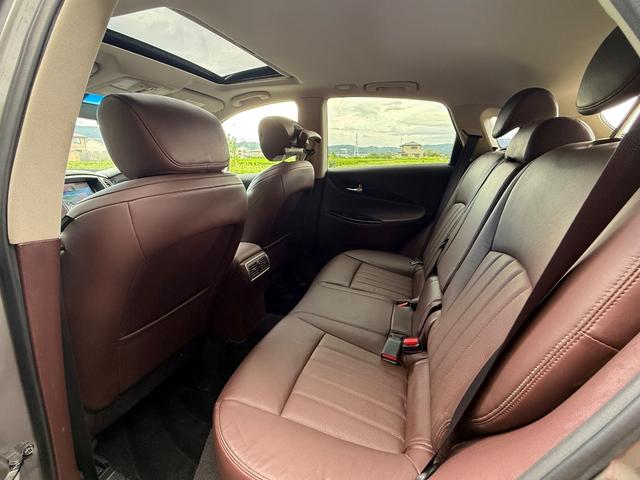 スカイラインクロスオーバー ３７０ＧＴタイプＰ■サンルーフ■アラウンドビューモニター■　３３０馬力■７速ＡＴ■ルーフレール■本革シート■メーカー純正ナビ■超高音エキゾテックジャパンマフラー■ＢＯＳＥサウンドシステム■シートヒーター■リア電動格納シート■ＥＴＣ■ブルートゥース／ＵＳＢ■（32枚目）