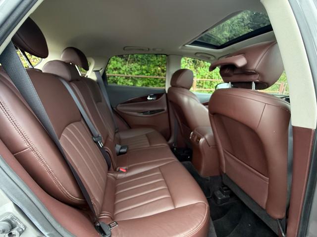スカイラインクロスオーバー ３７０ＧＴタイプＰ■サンルーフ■アラウンドビューモニター■　３３０馬力■７速ＡＴ■ルーフレール■本革シート■メーカー純正ナビ■超高音エキゾテックジャパンマフラー■ＢＯＳＥサウンドシステム■シートヒーター■リア電動格納シート■ＥＴＣ■ブルートゥース／ＵＳＢ■（33枚目）