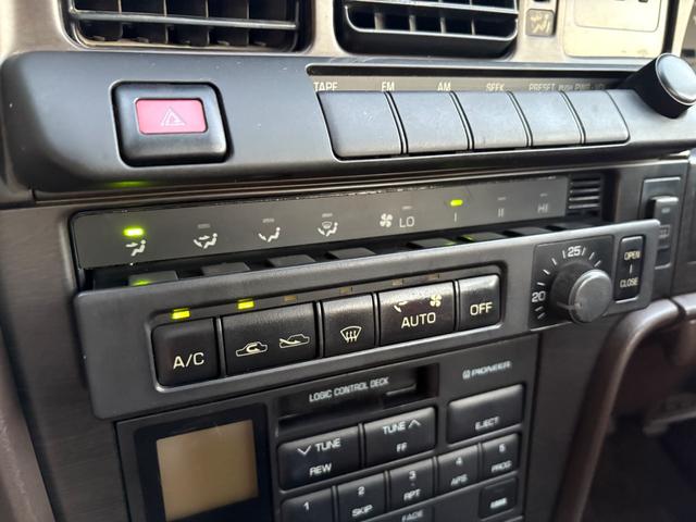 マークII グランデ■前期■BODYカラーはスーパーホワイトIV■ ■フルオリジナル■純正14インチアルミホイール■オートライト■オートエアコン■レインバイザー(13枚目)