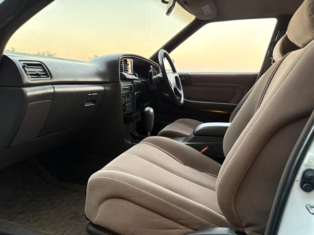 マークII グランデ■前期■BODYカラーはスーパーホワイトIV■ ■フルオリジナル■純正14インチアルミホイール■オートライト■オートエアコン■レインバイザー(17枚目)