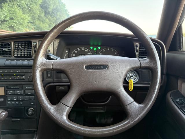 マークII グランデ■前期■BODYカラーはスーパーホワイトIV■ ■フルオリジナル■純正14インチアルミホイール■オートライト■オートエアコン■レインバイザー(18枚目)