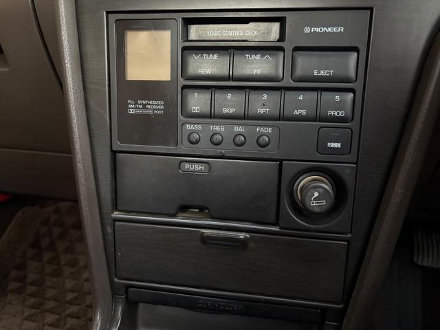 マークII グランデ■前期■BODYカラーはスーパーホワイトIV■ ■フルオリジナル■純正14インチアルミホイール■オートライト■オートエアコン■レインバイザー(19枚目)