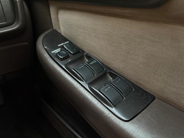 マークII グランデ■前期■BODYカラーはスーパーホワイトIV■ ■フルオリジナル■純正14インチアルミホイール■オートライト■オートエアコン■レインバイザー(22枚目)