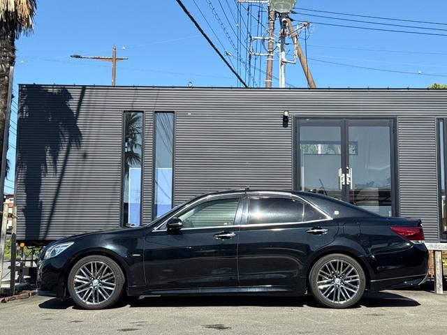 クラウン アスリートＧ■サンルーフ■黒本革シート■メーカー純正ナビ　■アドバントパッケージ■プレミアムサウンド■純正スパッタリング１８インチアルミ■全席イージークロージャー■シートヒーター／クーラー■電動リアサンシェード■電動チルト■パドルシフト■ＥＴＣ（6枚目）