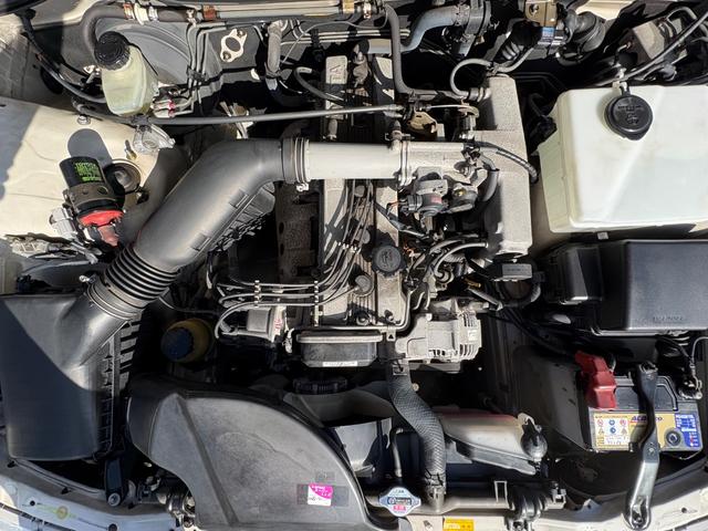 マークII グランデ　レガリア■ワンオーナー車■実走行約８万キロ　■修復歴なし■純正１５インチアルミ■スーパーホワイトパールマイカ■オートライト■パワーシート■純正ＣＤ■フルオリジナル■キーレス■スペアキーあり■スペアタイヤ■オートエアコン（4枚目）