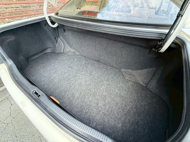 マークII グランデ　レガリア■ワンオーナー車■実走行約８万キロ　■修復歴なし■純正１５インチアルミ■スーパーホワイトパールマイカ■オートライト■パワーシート■純正ＣＤ■フルオリジナル■キーレス■スペアキーあり■スペアタイヤ■オートエアコン（21枚目）