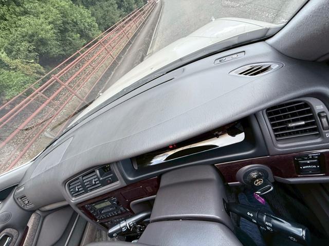 マークII グランデ　レガリア■ワンオーナー車■実走行約８万キロ　■修復歴なし■純正１５インチアルミ■スーパーホワイトパールマイカ■オートライト■パワーシート■純正ＣＤ■フルオリジナル■キーレス■スペアキーあり■スペアタイヤ■オートエアコン（22枚目）