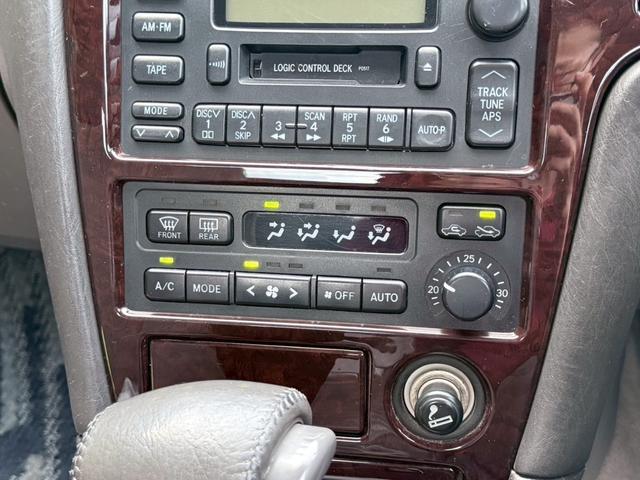 マークII グランデ　レガリア■ワンオーナー車■実走行約８万キロ　■修復歴なし■純正１５インチアルミ■スーパーホワイトパールマイカ■オートライト■パワーシート■純正ＣＤ■フルオリジナル■キーレス■スペアキーあり■スペアタイヤ■オートエアコン（26枚目）