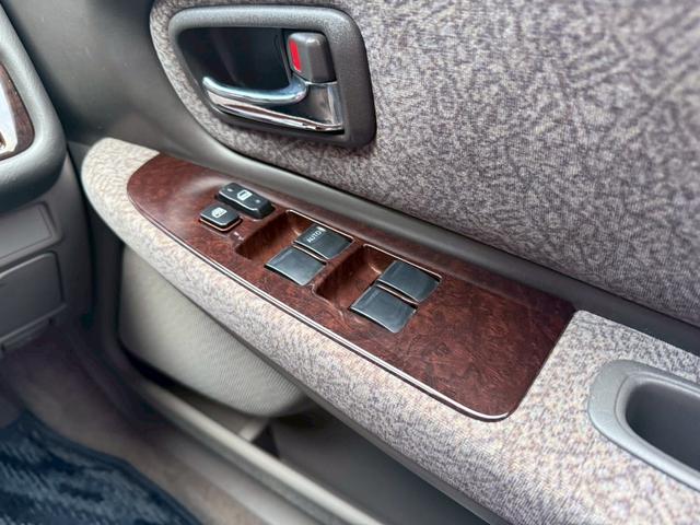 マークII グランデ　レガリア■ワンオーナー車■実走行約８万キロ　■修復歴なし■純正１５インチアルミ■スーパーホワイトパールマイカ■オートライト■パワーシート■純正ＣＤ■フルオリジナル■キーレス■スペアキーあり■スペアタイヤ■オートエアコン（27枚目）