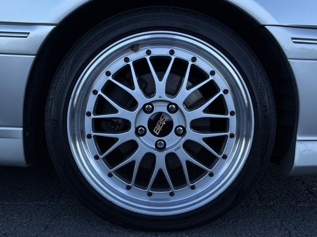 クラウン アスリートVX■300台限定モデル■1JZ-GTE■後期型 ■ターボ■特別仕様車■BBS18インチアルミホイール■専用マフラー/フロントバンパー/スプリング/リアアンダースポイラー/エンブレム■メーカー純正ナビ■HIDヘッドライト■フィルムガラス■ETC■CD(4枚目)